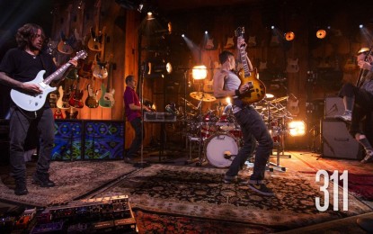 311 – Παίζουν το ‘Amber’ στα Guitar Center Sessions