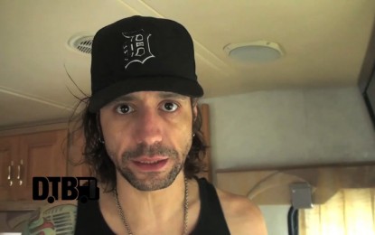 BUS INVADERS – Επισκέπτονται τους TANTRIC