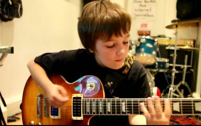 VELVET REVOLVER – 7χρονος κιθαρίστας παίζει το ‘Slither’