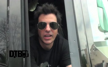 BUS INVADERS – ‘Εισβάλουν’ στο Tour Bus των SKID ROW