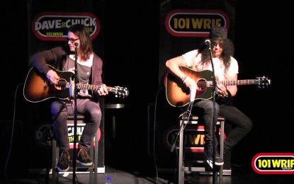 SLASH and MYLES KENNEDY – Παίζουν ζωντανά κλασσικά κομμάτια των GUNS N’ ROSES, VELVET REVOLVER