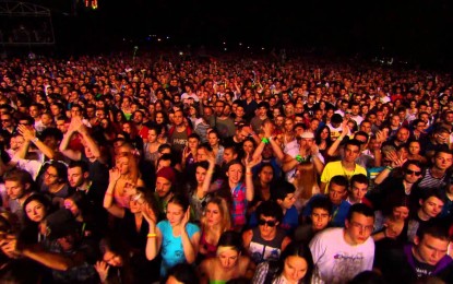 2CELLOS – ΝΕΟ live video διασκευάζοντας το ‘Back In Black’ των AC/DC