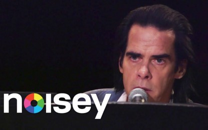 NICK CAVE – Δείτε να παίζει live το ‘Into My Arms’ στο Town Hall της Nέας Υόρκης
