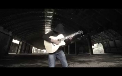 LUCA STRICAGNOLI – Διασκευή 5 αστέρων στο ‘Thunderstruck’ των AC/DC με μια κιθάρα!