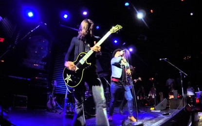 MOUNT HOLLY – Παίζουν live το ‘Down The Line’ στο The Sayers Club της California