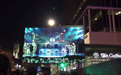 VAN HALEN – Ο Lee Roth τραυματίζεται στη μύτη από το μικρόφωνο στο Show του Jimmy Kimmel και η μπάντα ξαναρχίζει το ‘Panama’…