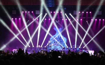 THREE DAYS GRACE – Παίζουν live το ΝΕΟ τους κομμάτι ‘I Am Machine’ στο Riverside της Καλιφόρνια!