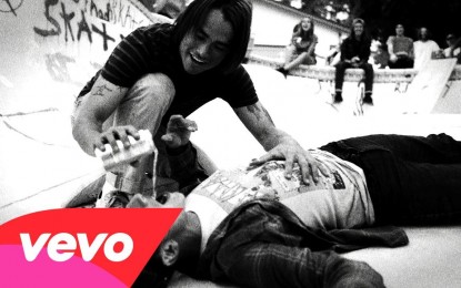 TOM DELONGE – ΝΕΟ επίσημο video του ‘Circle-Jerk-Pit’