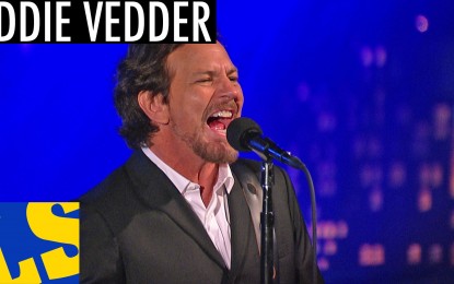 EDDIE VEDDER – Παίζει το ‘Better Man’ των PEARL JAM στην εκπομπή του David Letterman
