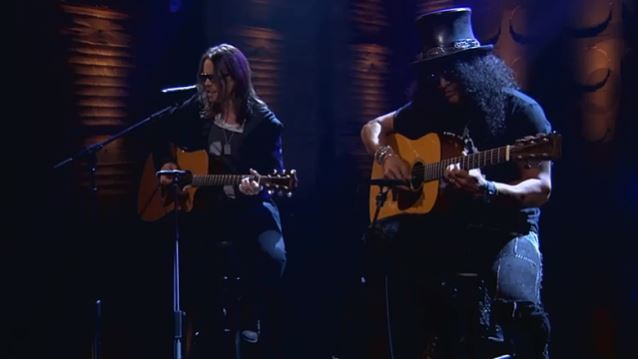 SLASH & MYLES KENNEDY – Performs new song “Nothing Left To Fear” on ‘Conan’ (VIDEO)