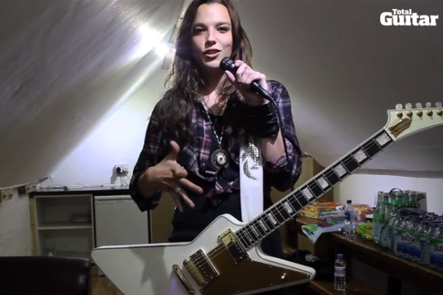 LZZY HALE (HALESTORM) – Presents her new custom Gibson Explorer guitar