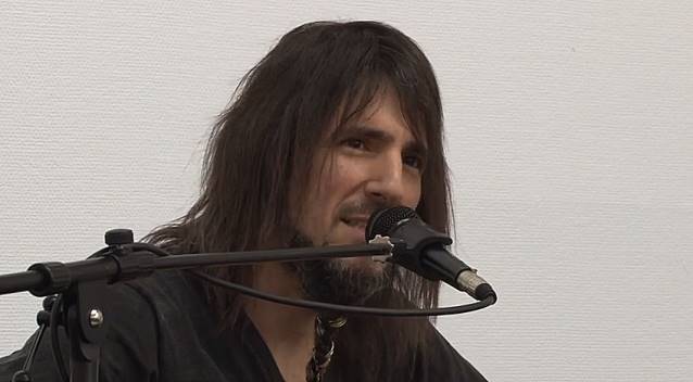 Ron “Bumblefoot” Thal (GUNS N’ ROSES) – Footage of ‘Copenhagen guitar show’ clinic