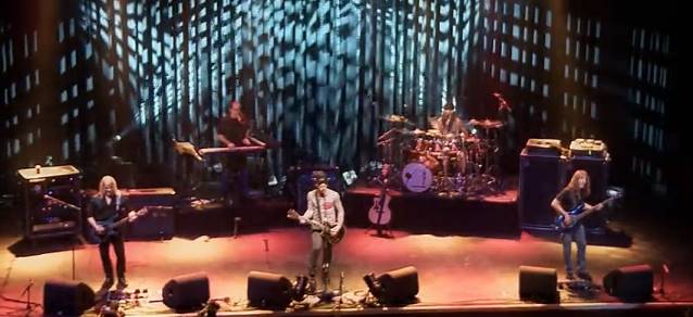FLYING COLORS – ‘Kayla’ new video released