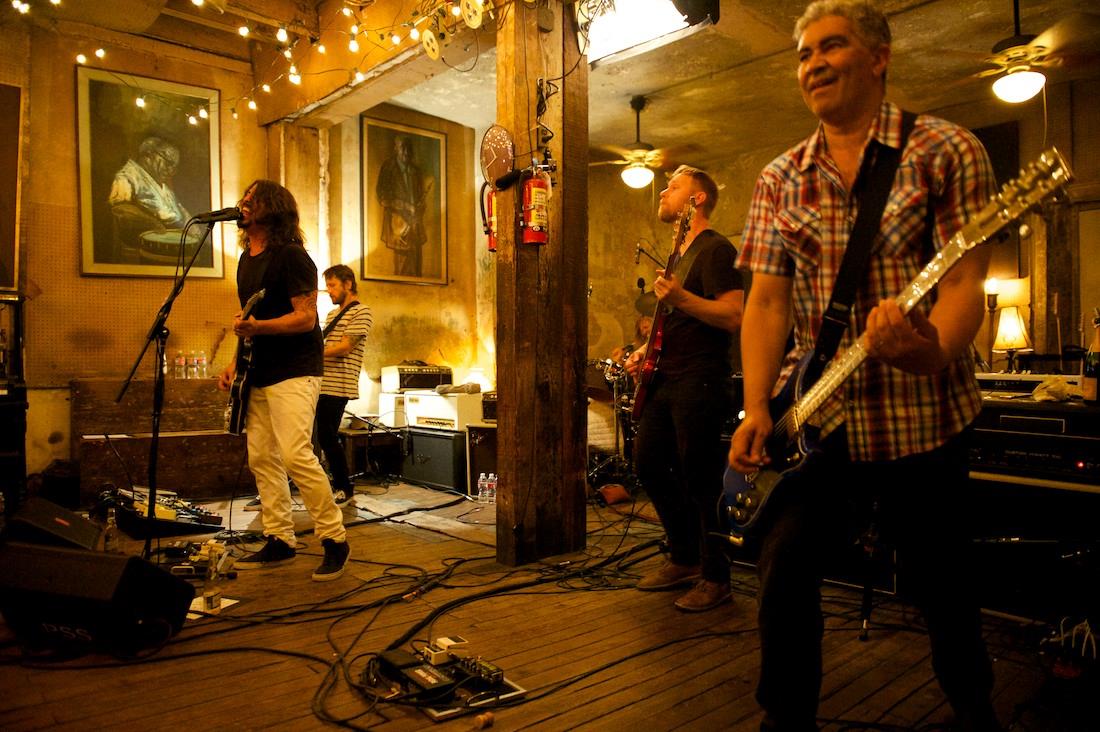 FOO FIGHTERS – Δείτε αποσπάσματα από το secret show τους μαζί με τους ARCADE FIRE στην Ν. Ορλεάνη