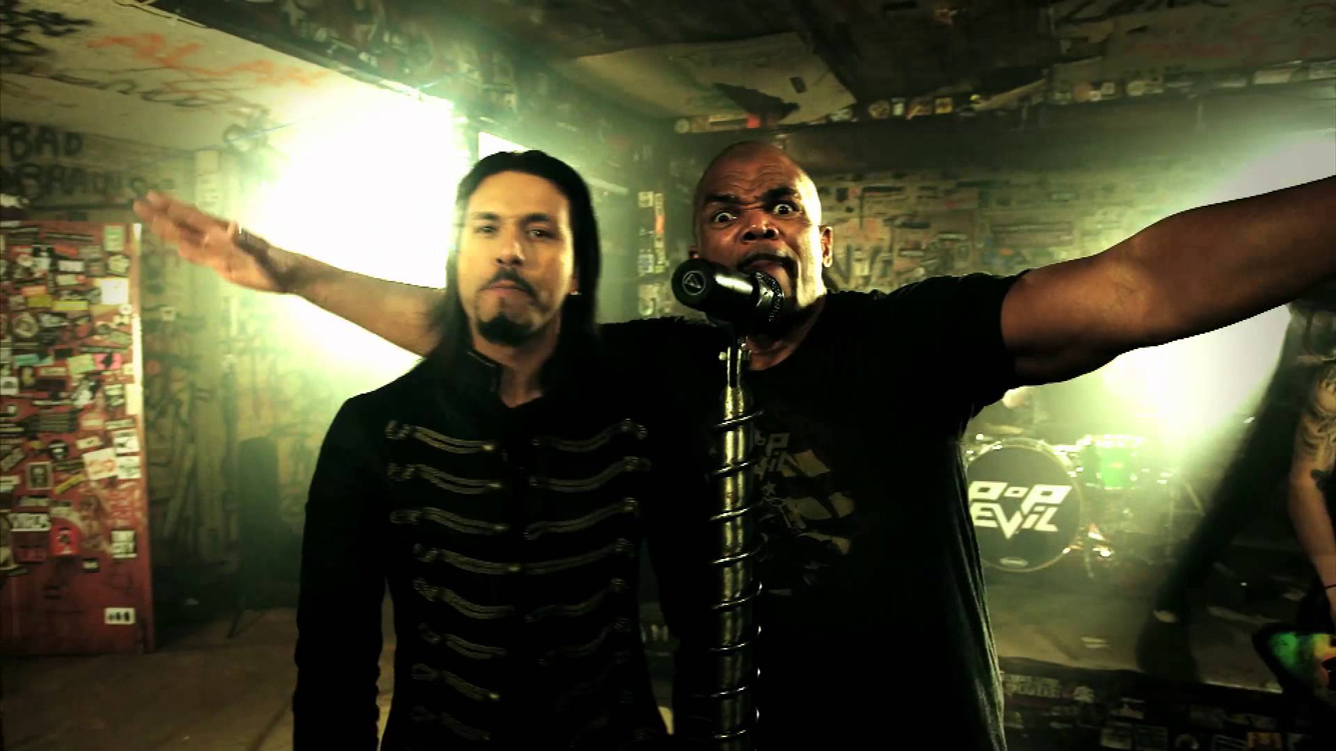 POP EVIL – Δείτε τη νέα επανεκτέλεση του ‘Trenches’ μαζί με τον  Darryl ‘D.M.C.’ McDaniels
