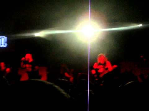 DOWN – Παίζουν live ένα νέο τους κομμάτι στην N. Carolina