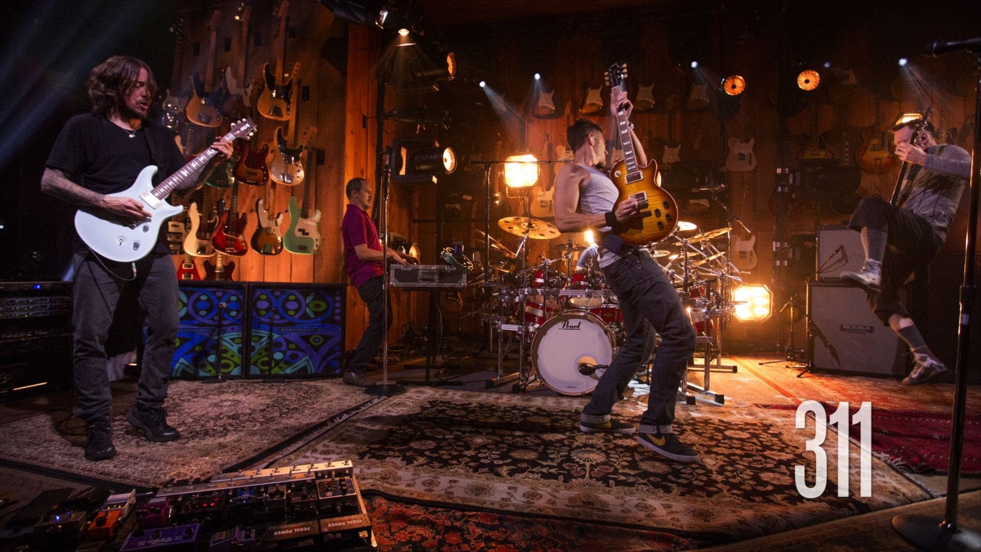 311 – Παίζουν το ‘Amber’ στα Guitar Center Sessions