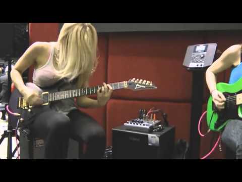 THE IRON MAIDENS – Δείτε τις Nita Strauss (πλέον και ALICE COOPER) & Courtney Cox να παίζουν το ‘Trooper’