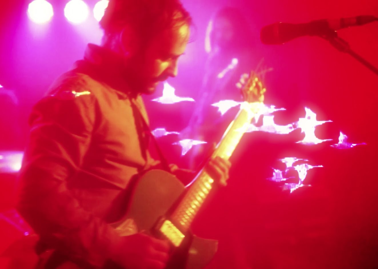 MARS RED SKY – Δείτε το νέο τους video για το ‘Hovering Satellites’