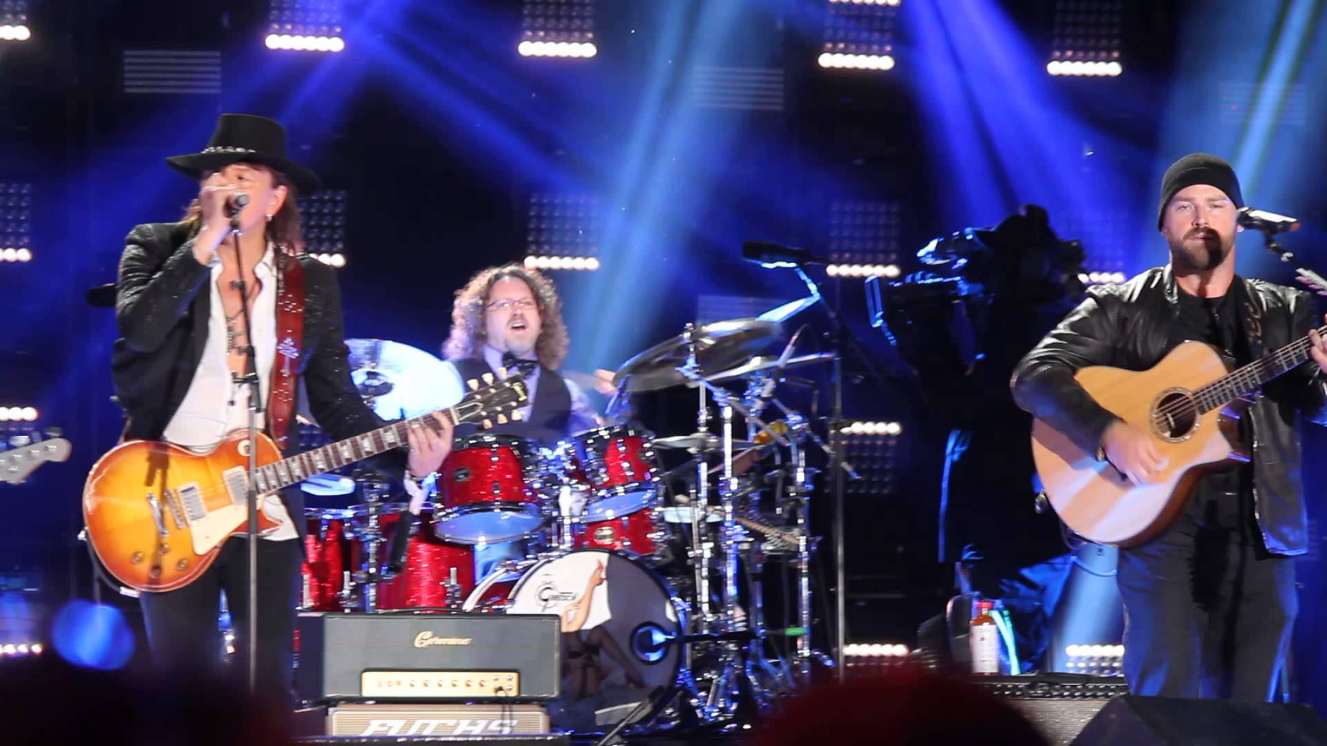 RICHIE SAMBORA & ZAC BROWN BAND – Παίζουν μαζί το ‘Wanted Dead Or Alive’ στο φετινό CMA Music Fest