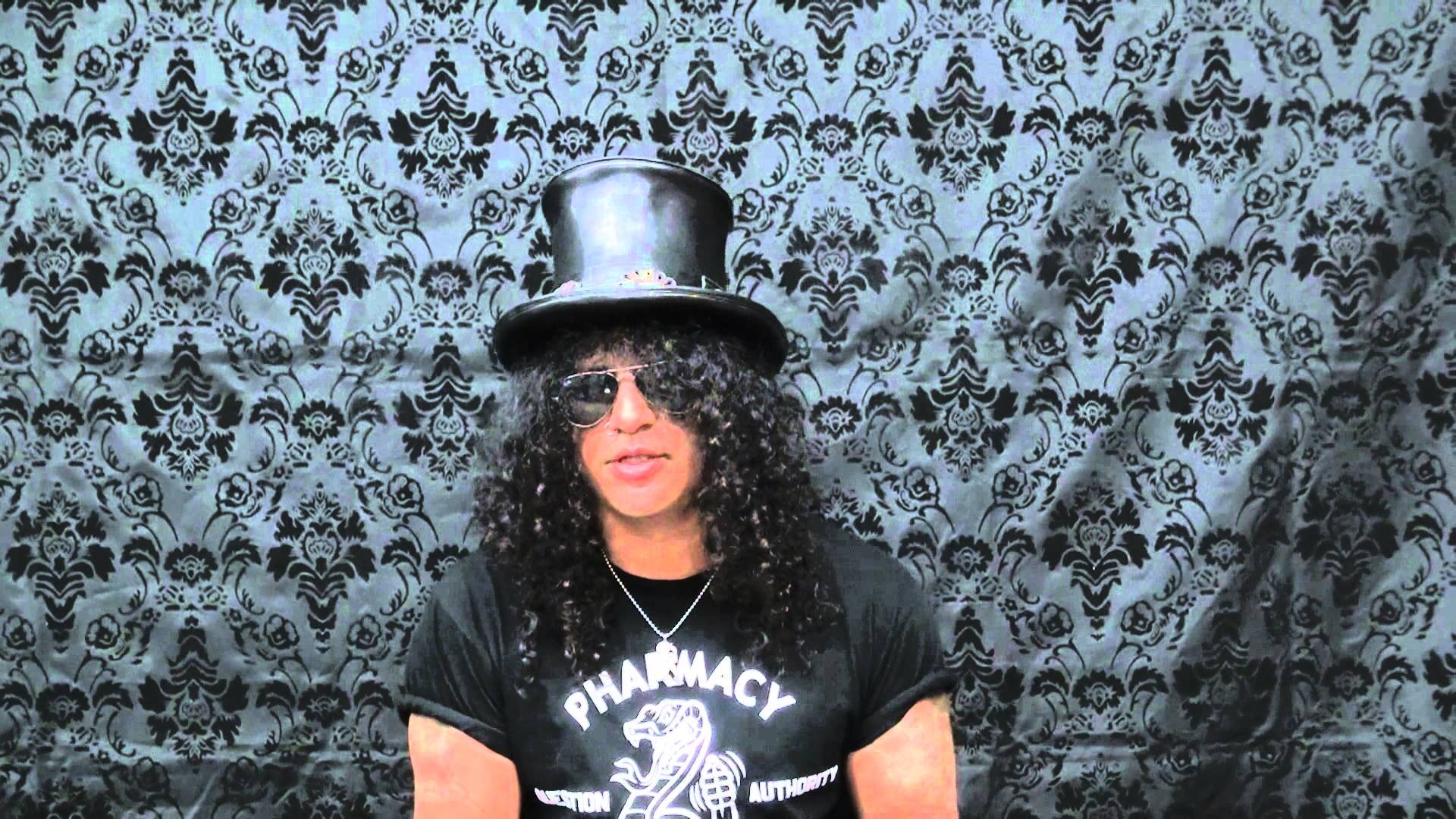 SLASH – Απαντάει σε ερωτήσεις των fans του…