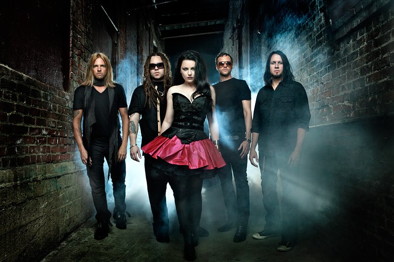 EVANESCENCE – Δείτε την πρώτη φωτογραφία της Amy Lee με το νεογέννητο μωράκι της!