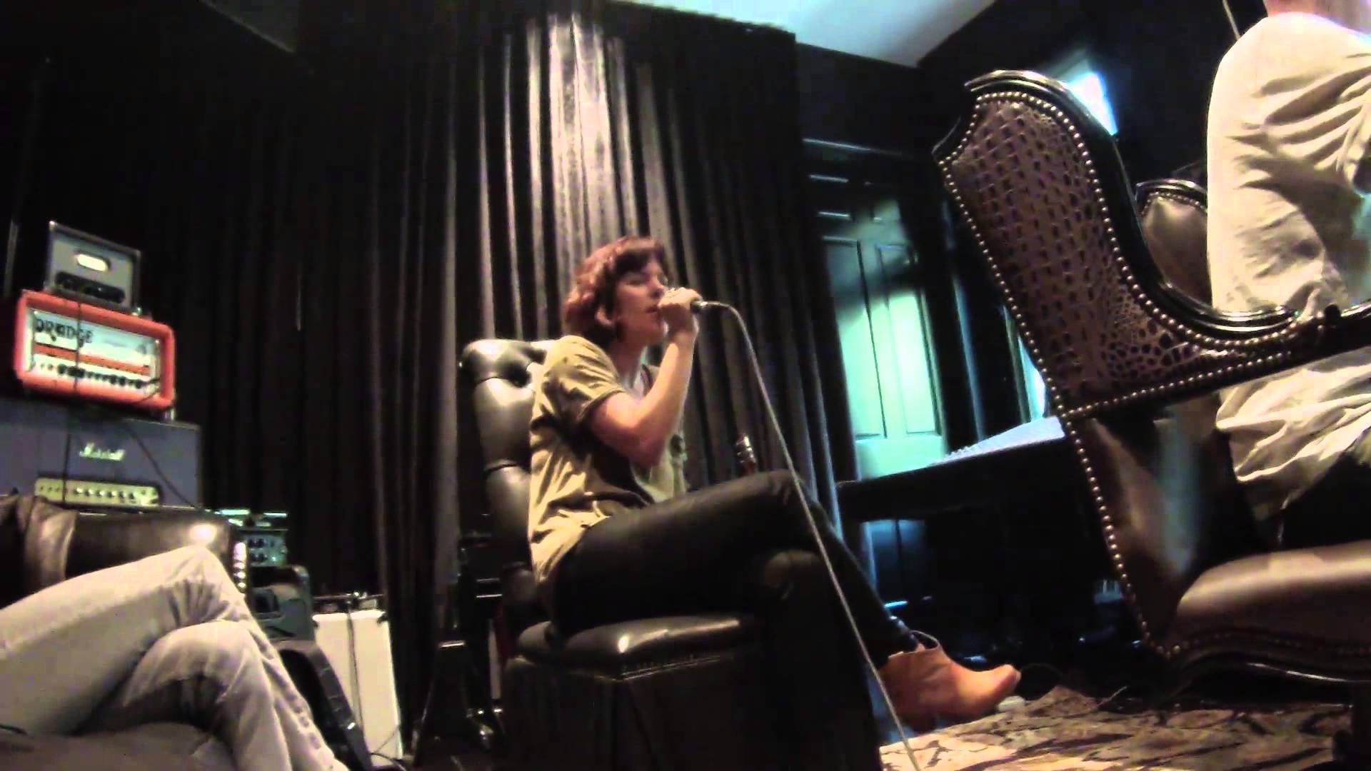FLYLEAF – Δείτε το νέο τους Behind The Scenes video κατά την διάρκεια ηχογραφήσεων του νέου τους album ‘Between The Stars’