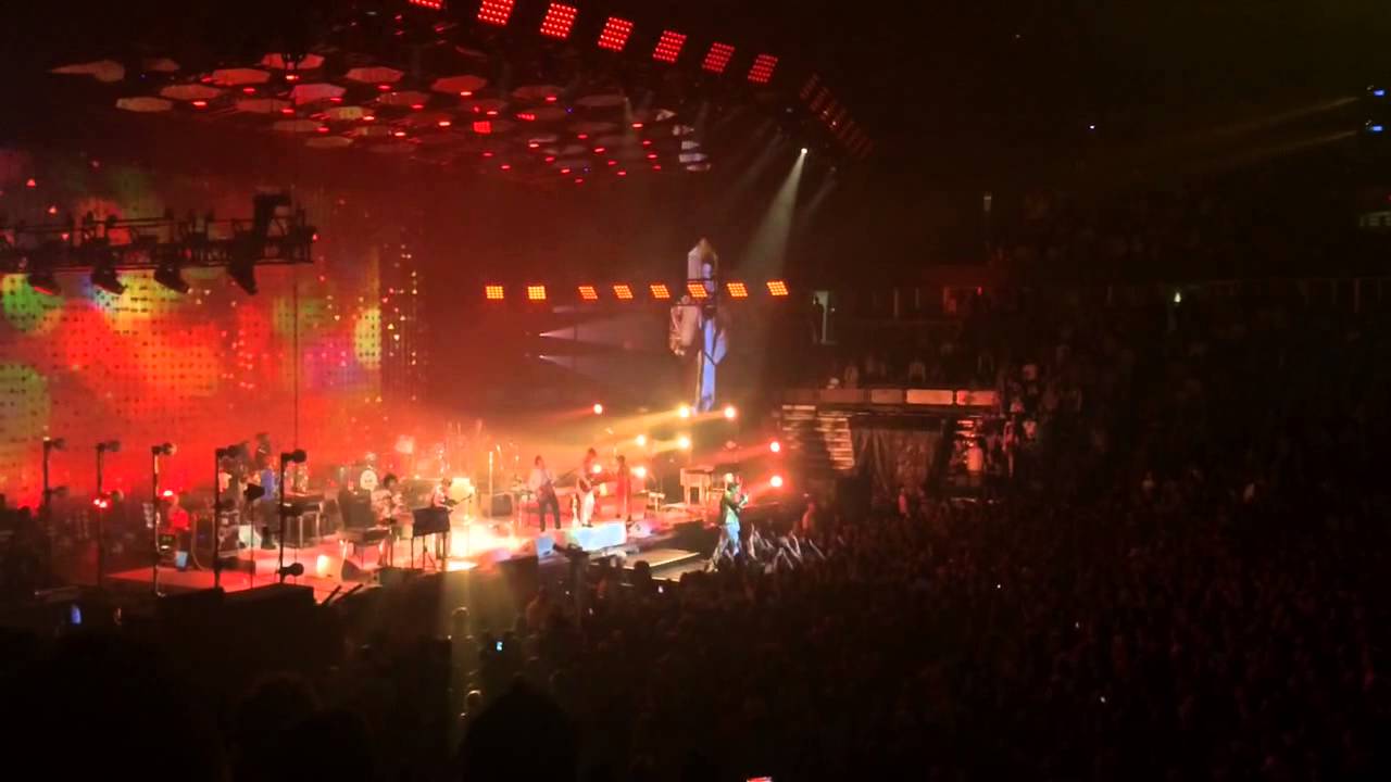 ARCADE FIRE – Παίζουν live το κομμάτι της ταινίας ‘Back to the future’