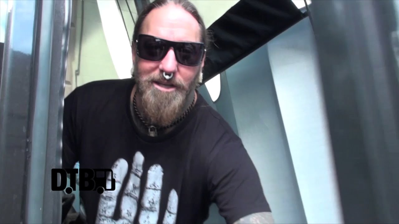 BUS INVADERS – ‘Εισβάλουν’ στο Tour Bus των DEVILDRIVER