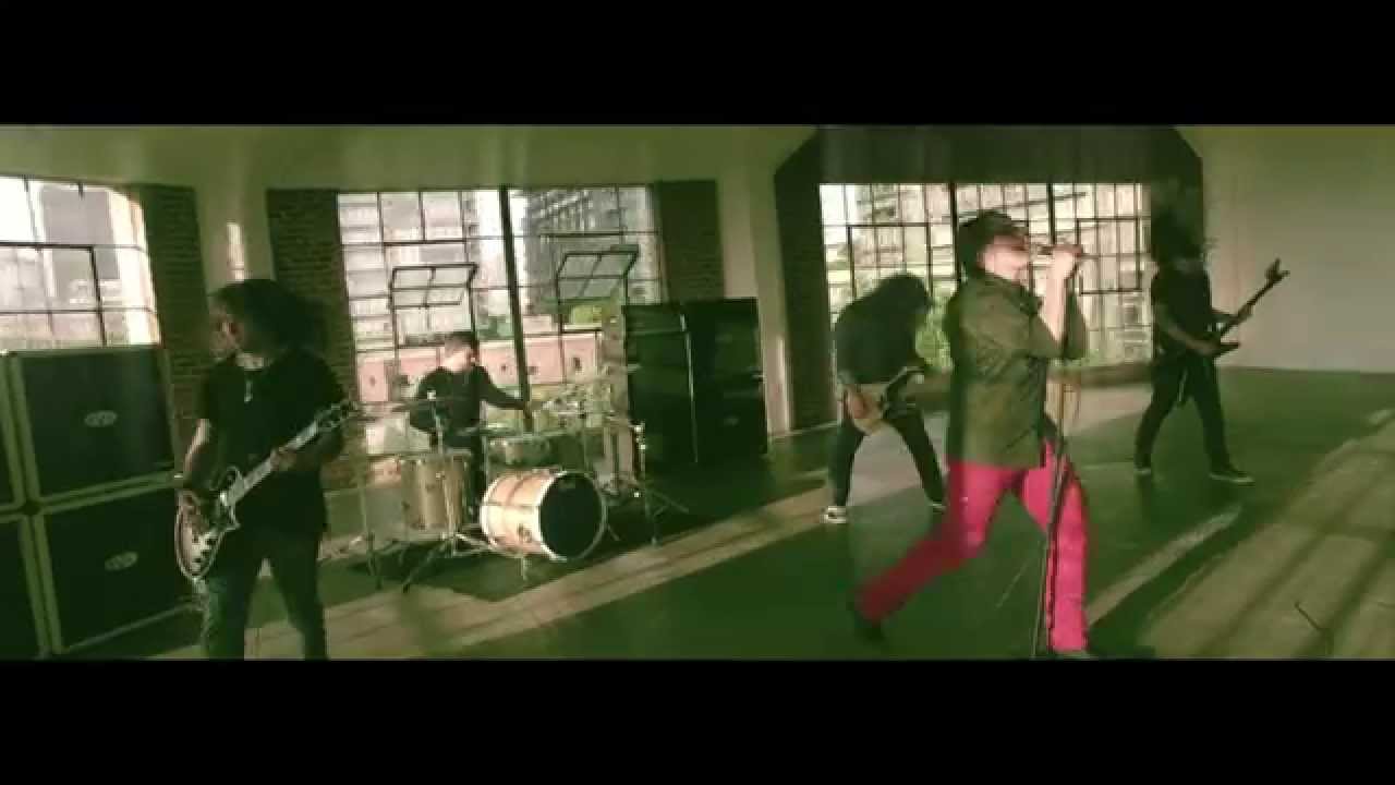 DARKEST HOUR – Παρουσίασαν το νέο τους βίντεο ‘The Misery We Make’
