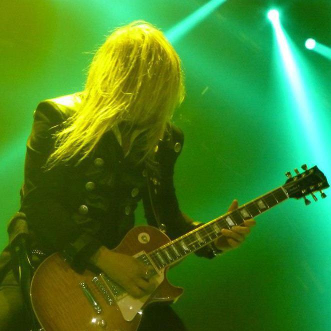 CHRIS CAFFERY – Μας κάνει εκείνος δώρο στα γενεθλιά του…Ακούστε το νέο του κομμάτι ‘My light’