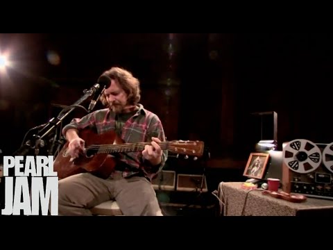 EDDIE VEDDER – Διασκευάζει το ‘Girl From The North Country’ του BOB DYLAN