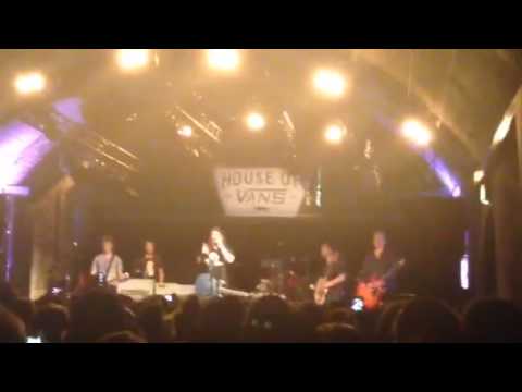 FOO FIGHTERS – Φωτογραφίες και video από το Secret Show της μπάντας σε εγκαταλελειμμένη υπόγεια σήραγγα στο Λονδίνο με το όνομα THE HOLY SHITS!