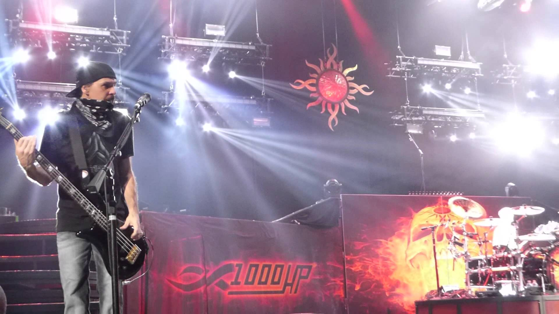 GODSMACK – Δείτε ολόκληρη την εμφάνιση της μπάντας από το Uproar Festival 2014 στο Verizon Wireless Amphitheater (CA)