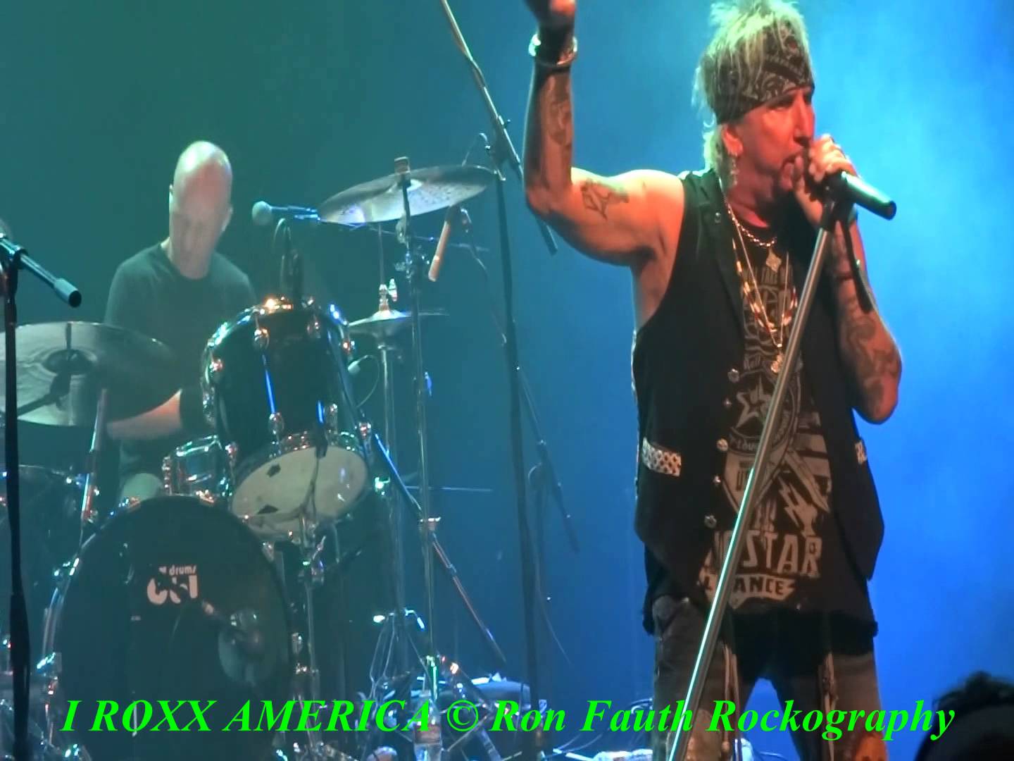 JACK RUSSELL’S GREAT WHITE – Τραγουδάει ζωντανά το κλασσικό ‘Immigrant Song’ των LED ZEPPELIN