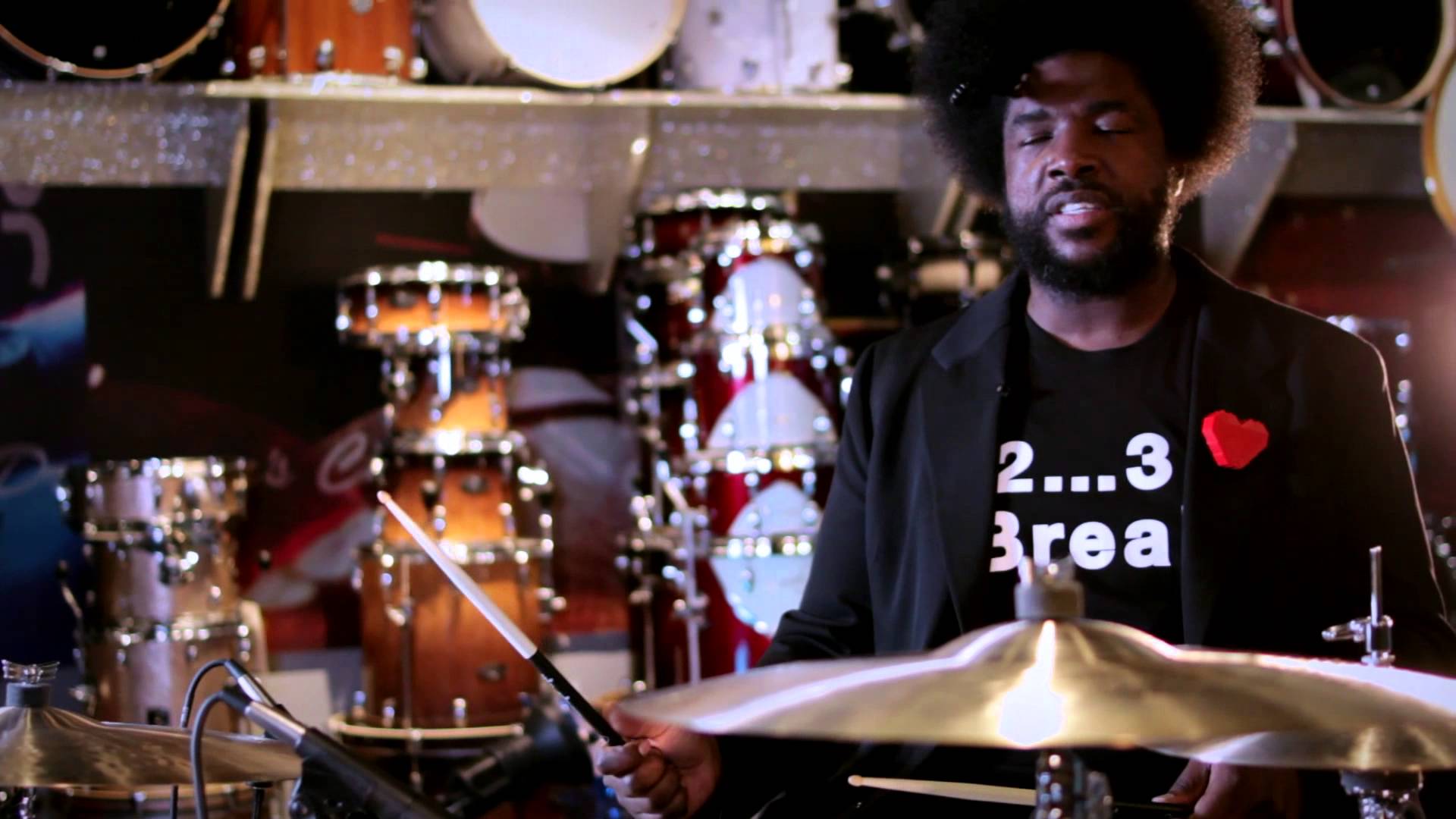 QUESTLOVE – Μιλάει για το ‘Mind Dividing’…