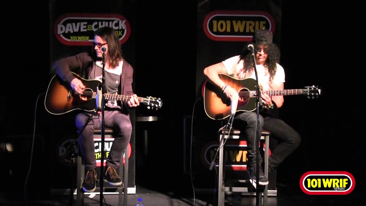 SLASH and MYLES KENNEDY – Παίζουν ζωντανά κλασσικά κομμάτια των GUNS N’ ROSES, VELVET REVOLVER