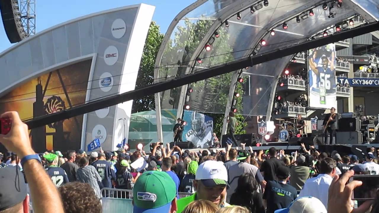 SOUNDGARDEN – Παίζουν τα: ‘Spoonman’, ‘Outshined’ & ‘Rusty Cage’ πριν από αγώνα των Seattle Seahawks