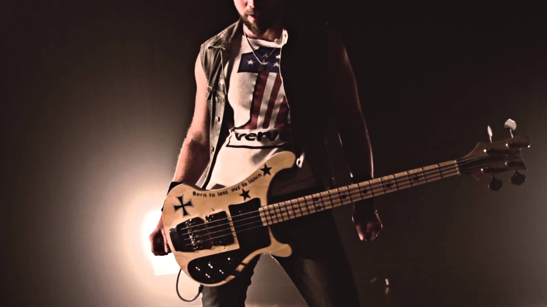THE CROWN – Δείτε το ΝΕΟ video του ‘Headhunter’
