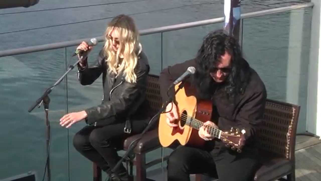 THE PRETTY RECKLESS – Παίζουν live και σε ακουστική έκδοση τα: ‘Heaven Knows’ & ‘Going To Hell’ στο Vancouver
