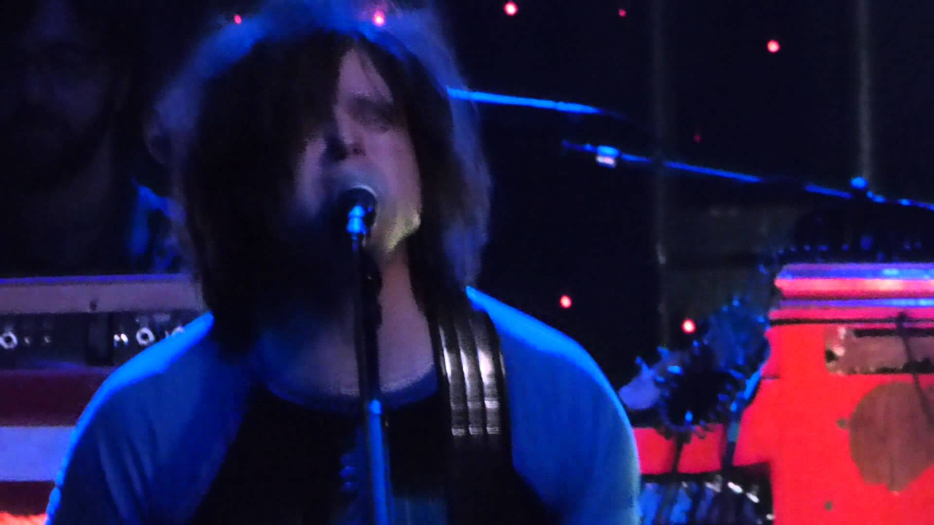 RYAN ADAMS – Διασκευάζει…BRYAN ADAMS!