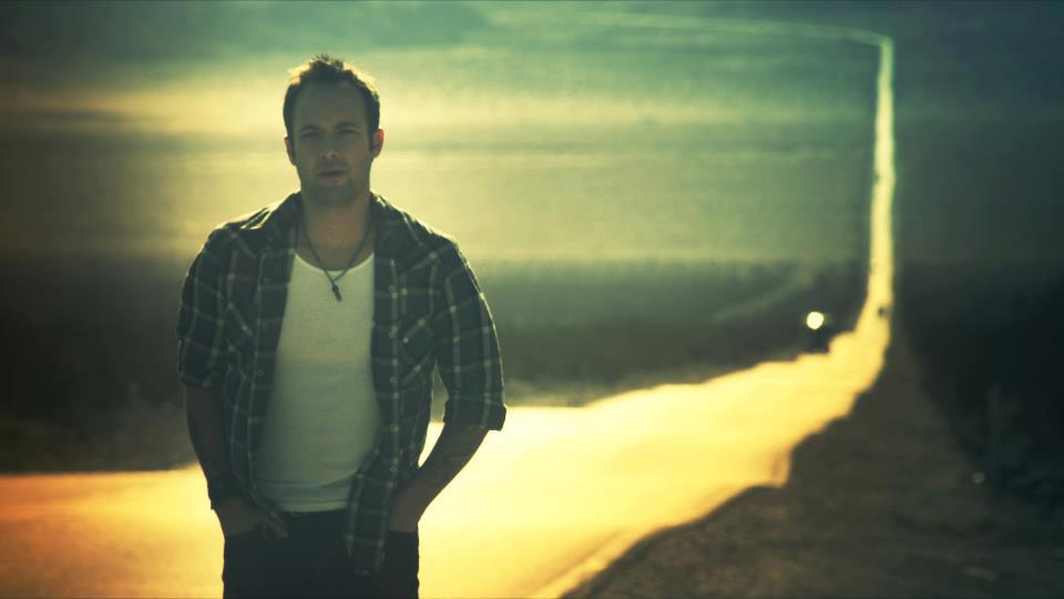 DALLAS SMITH (DEFAULT) – ΝΕΟ video και single με τίτλο ‘Wastin’ Gas’