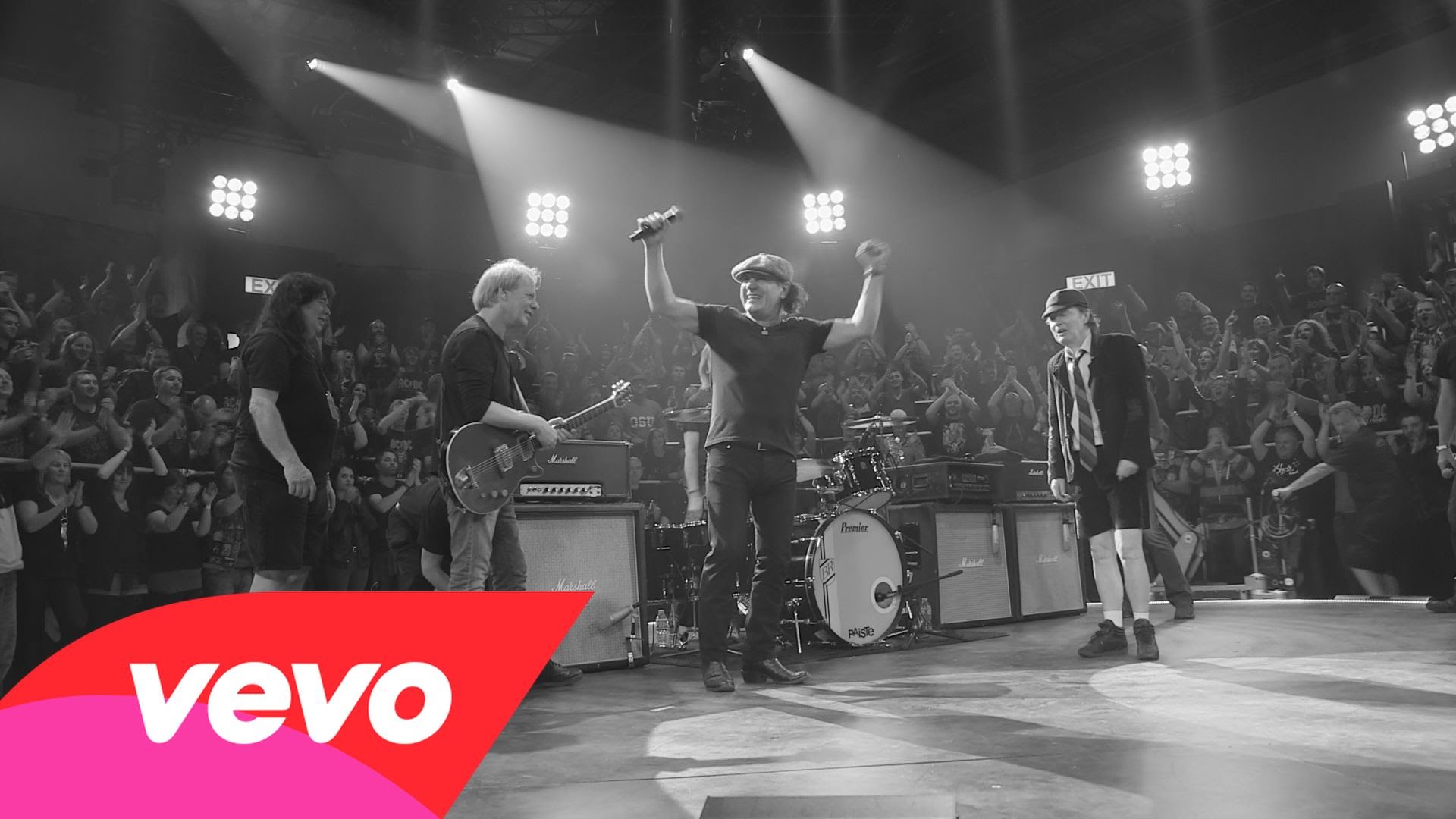 AC/DC – Νέο video αφιερωμένο αποκλειστικά στους fans του συγκροτήματος!
