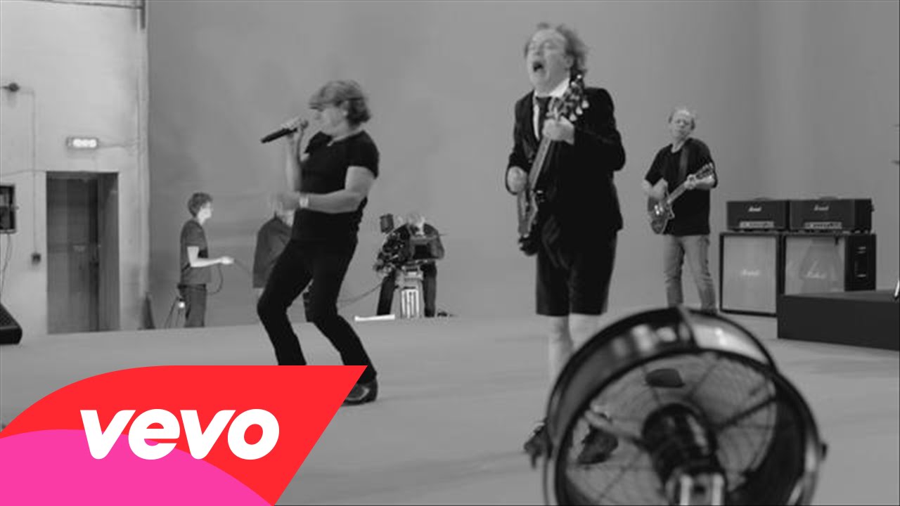 AC/DC – ΝΕΟ Behind the Scenes video από τα γυρίσματα του ΝΕΟΥ τους video για το ‘Play Ball’