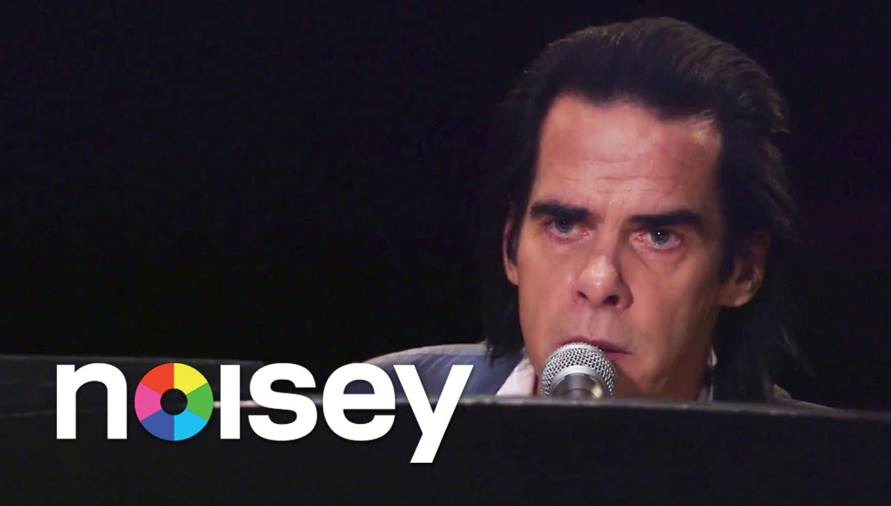 NICK CAVE – Δείτε να παίζει live το ‘Into My Arms’ στο Town Hall της Nέας Υόρκης