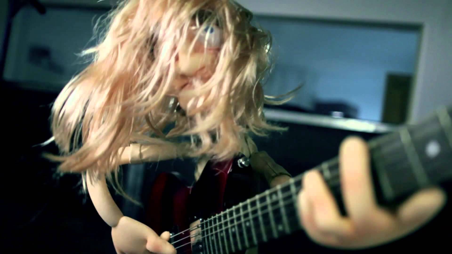 AUDREY HORNE – Δείτε το ΝΕΟ video του ‘Holy Roller’