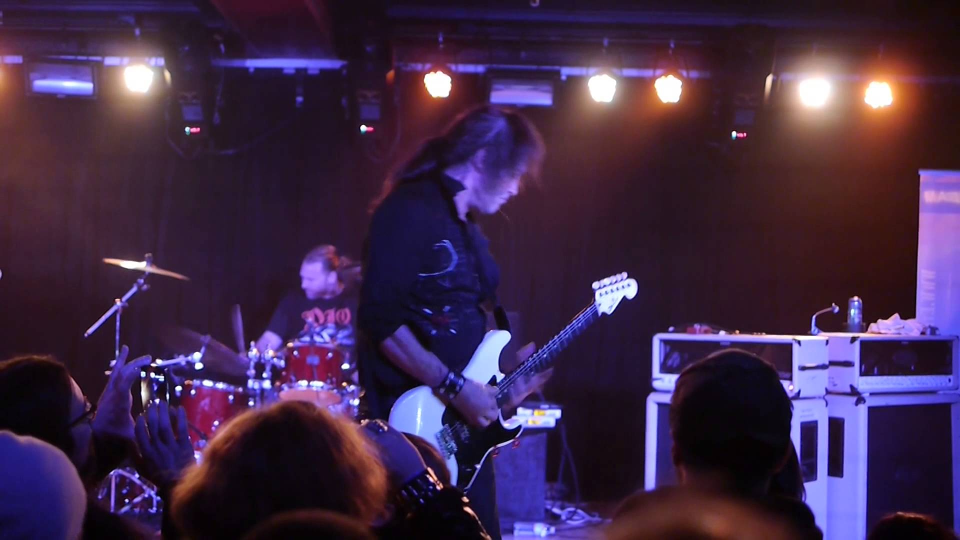 RED DRAGON CARTEL (JAKE E. LEE) – Δείτε ζωντανά το ‘Bark at the Moon’ από την εμφάνισή τους στη Νέα Υόρκη