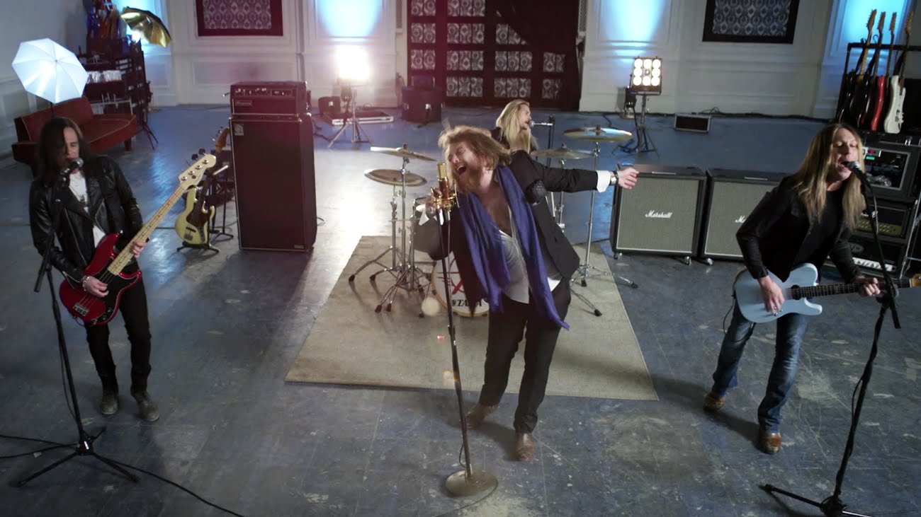 WE ARE HARLOT – Δείτε το video του ‘Dancing On Nails’