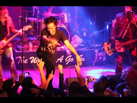 BANG TANGO – Παίζουν το ‘Dancin’ on Coals’ στο ‘Whisky a go go’