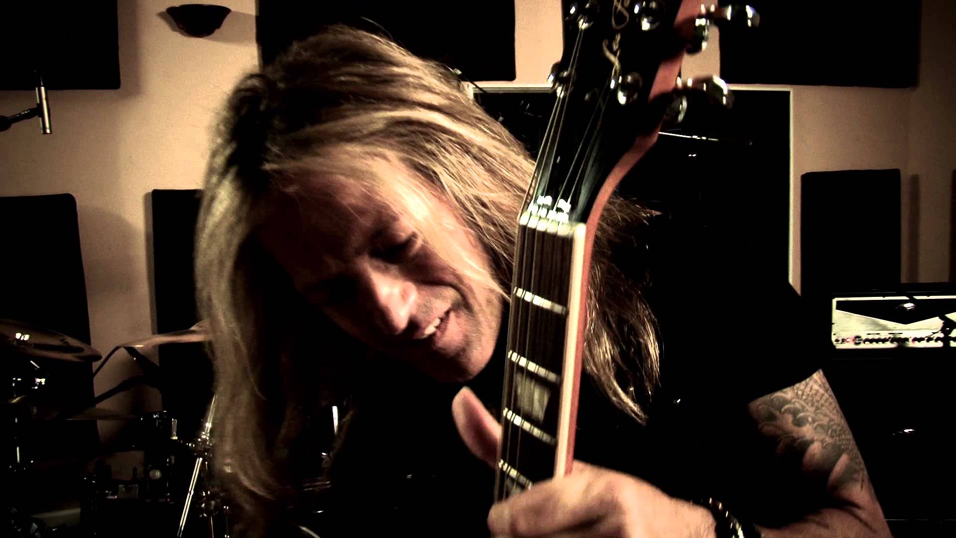 REVOLUTION SAINTS (Castronovo, Blades, Aldrich) – Επίσημο βίντεο για το κομμάτι ‘Back on My Trail’
